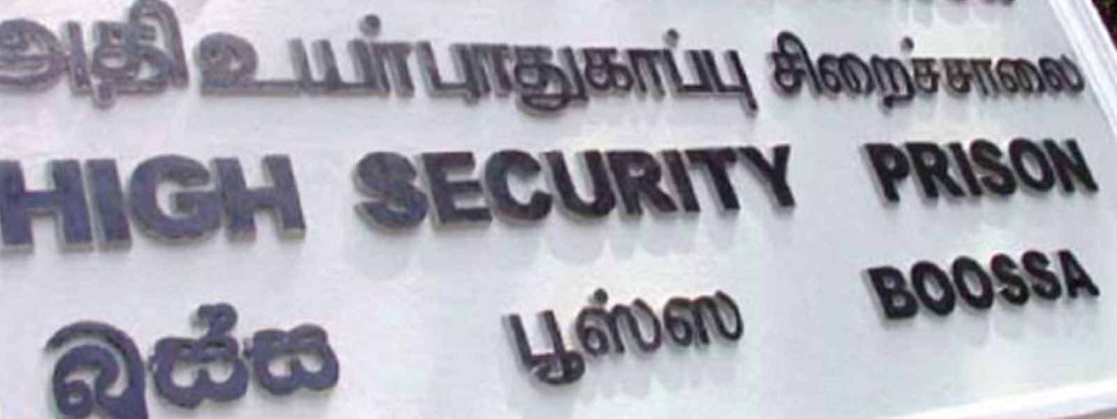Boossa Inmates Protest on Roof Against STF Raids